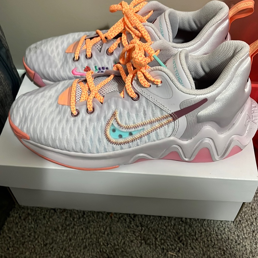Nike shoes